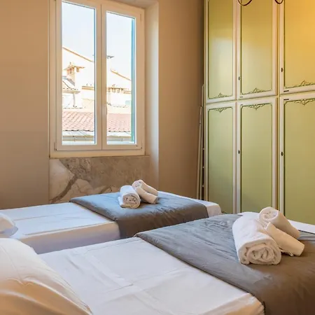 Guesthost - Bastione With Charming Terrace شقة